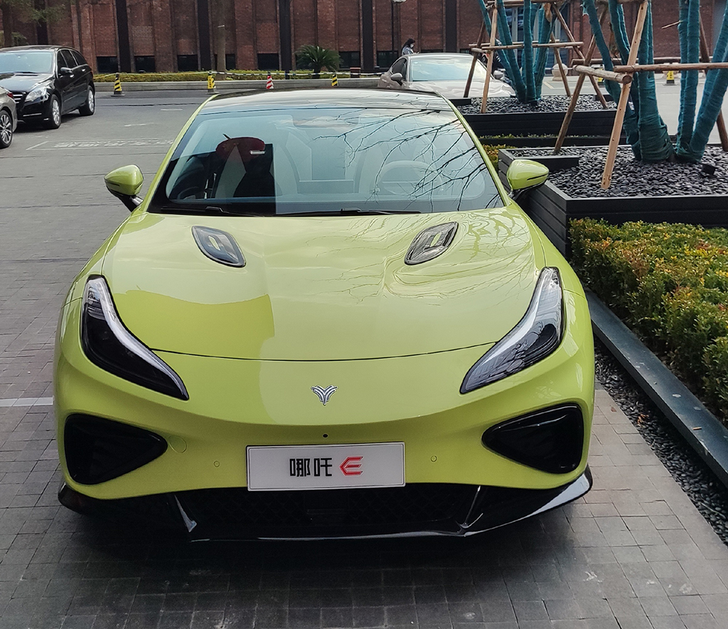 Nezha E's latest real car picture two-door pure electric sports car ...