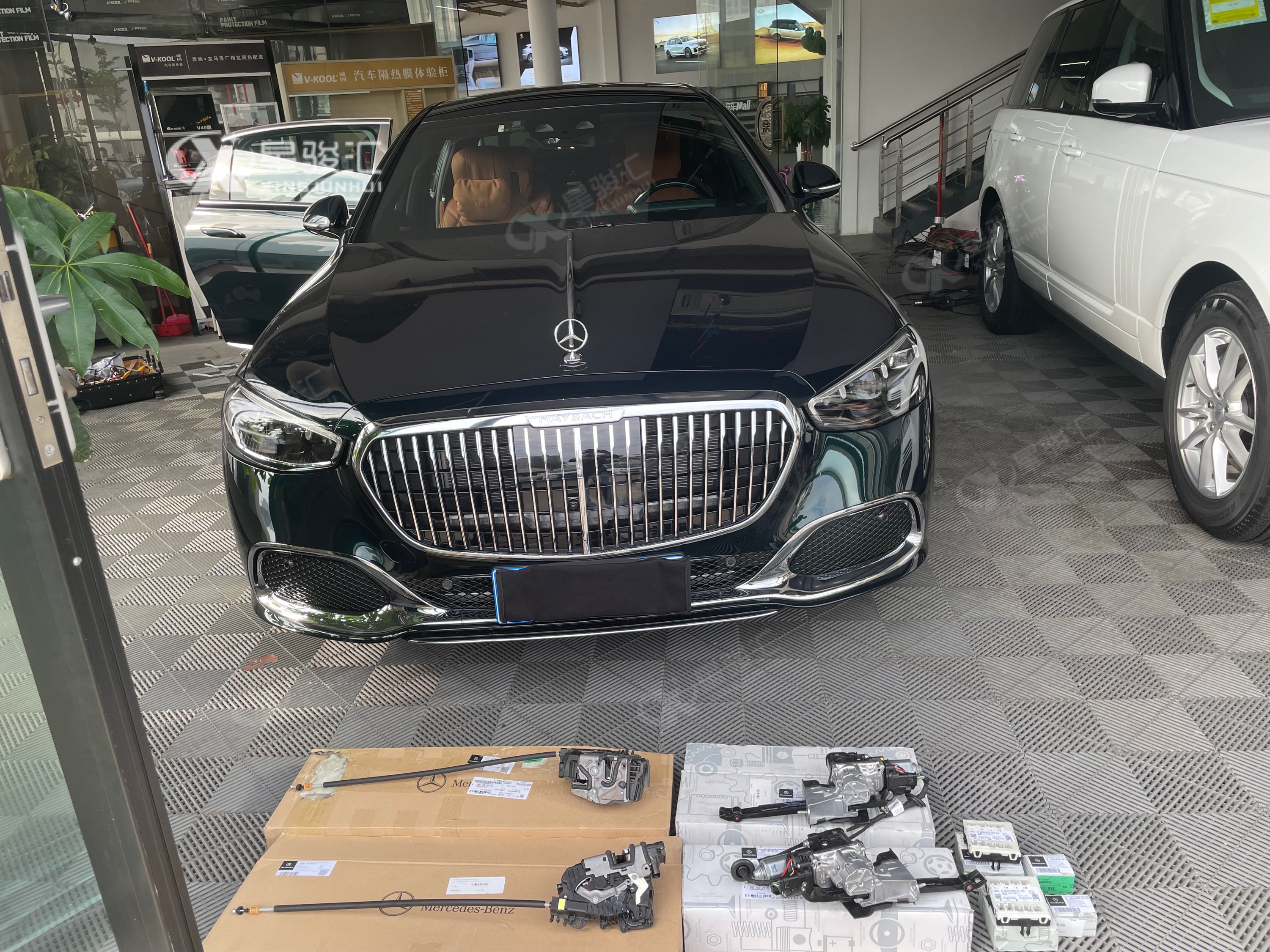 Maybach S480 upgrade electric rear door, enjoy the fun of high