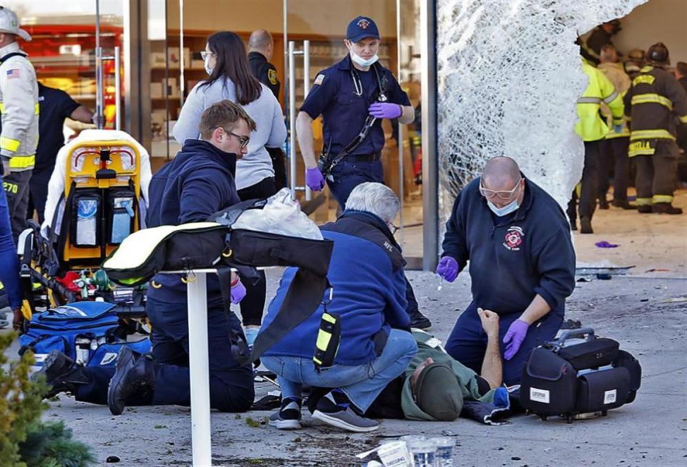 1 dead, 16 injured as Toyota SUV crashes into Apple store in Boston - iNEWS