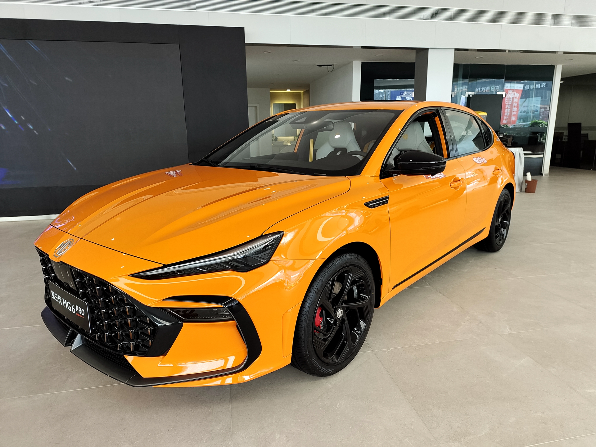 个性鲜明动感十足 到店实拍名爵6 pro 大尾翼吸睛