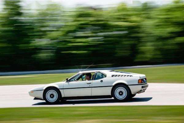 BMW, which takes control as the brand's tonality, why doesn't it have a ...