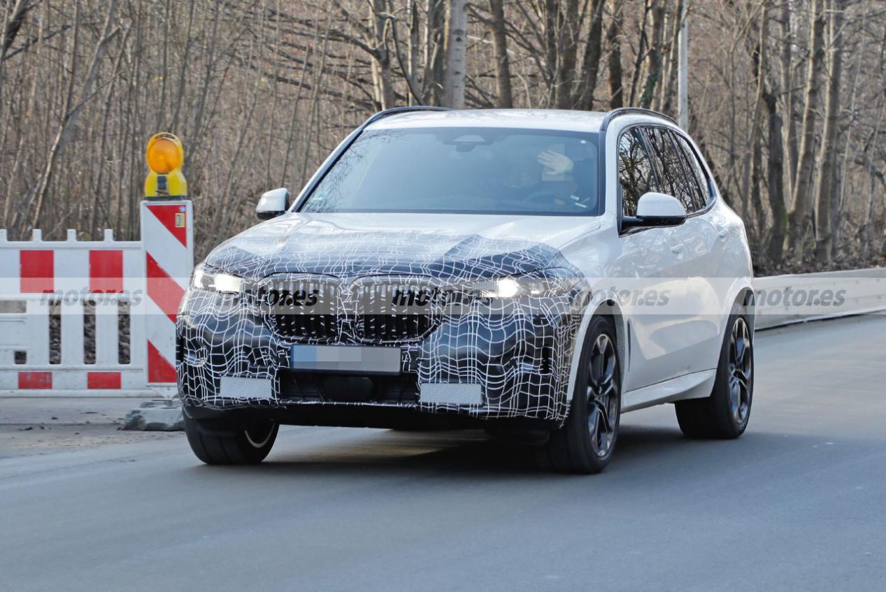 The mid-term facelift BMW X5 is exposed, and it is expected to ...