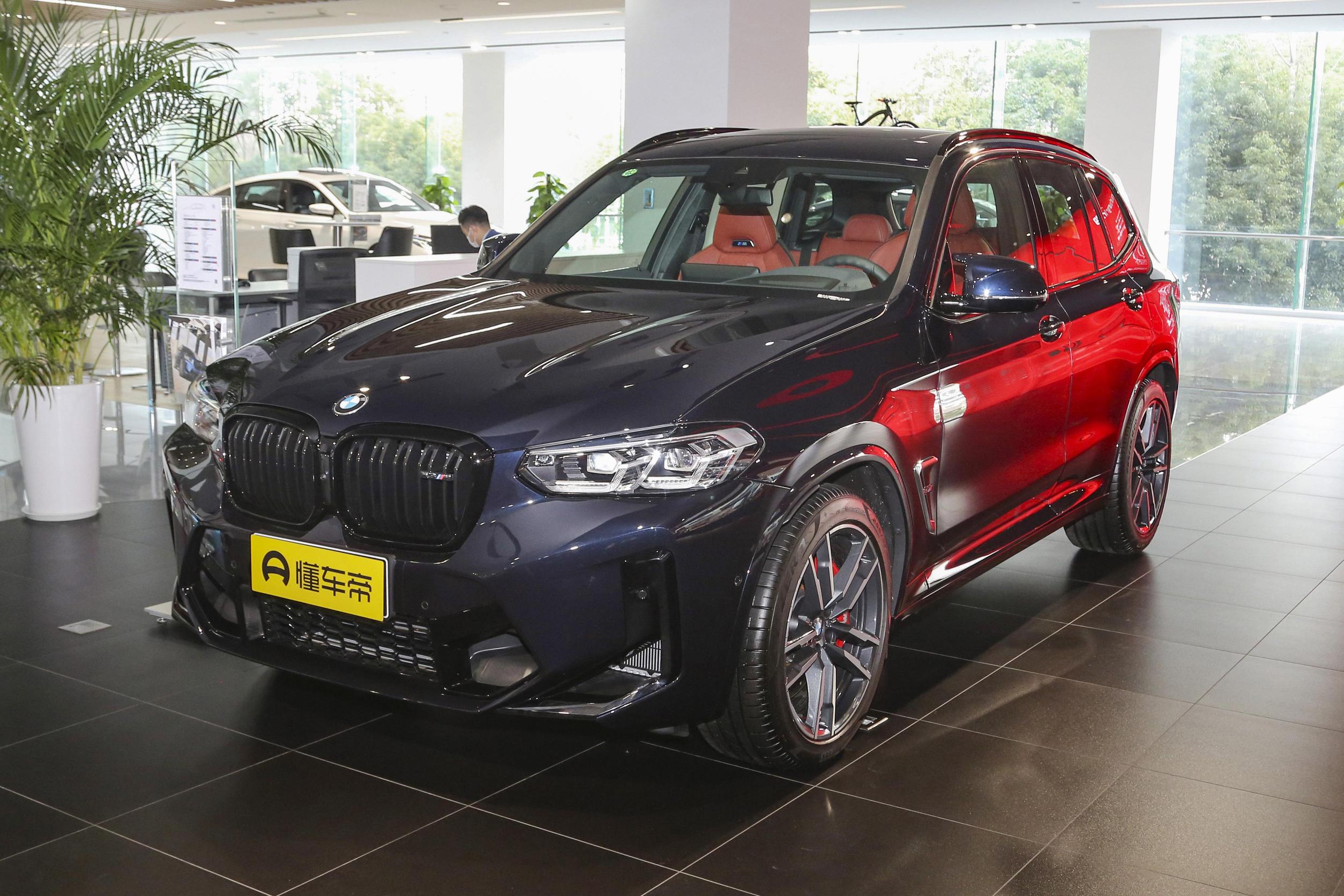 How do young people perform when they buy a BMW X3 M? iNEWS