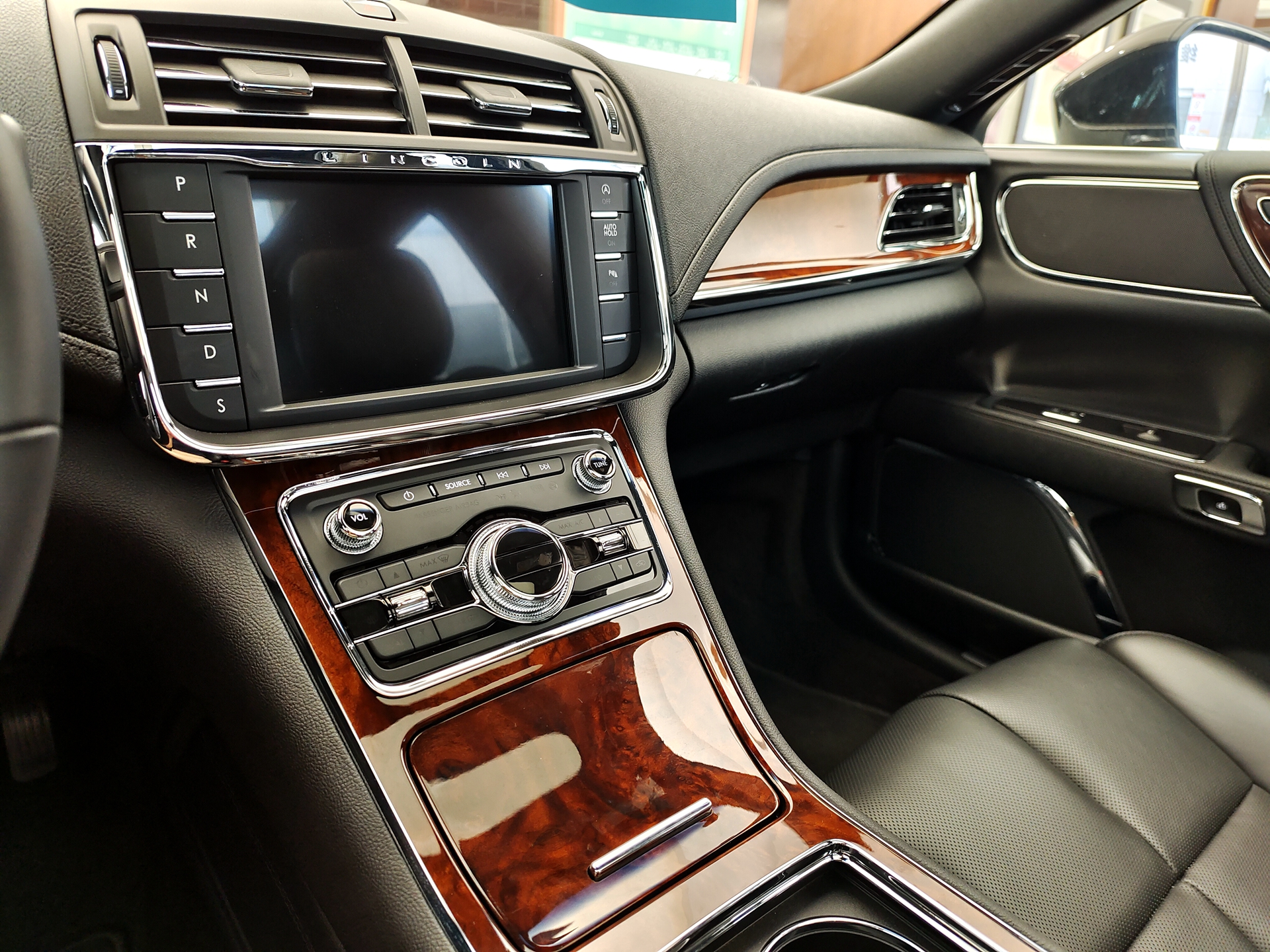 經(jīng)典美系豪華轎車 實(shí)拍林肯大陸尊享版 且買且珍惜