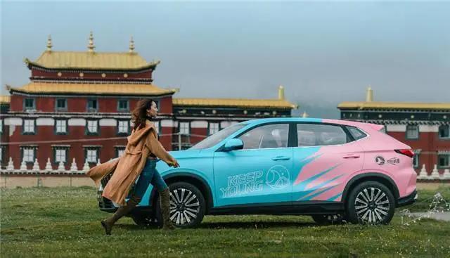 提供原厂双拼色，这台10万元级的“X5”不简单