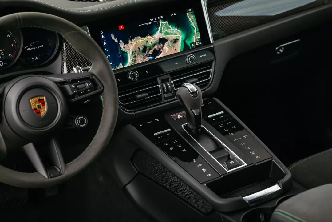 保时捷Macan再次中期改款，外观变化不大、动力提升明显