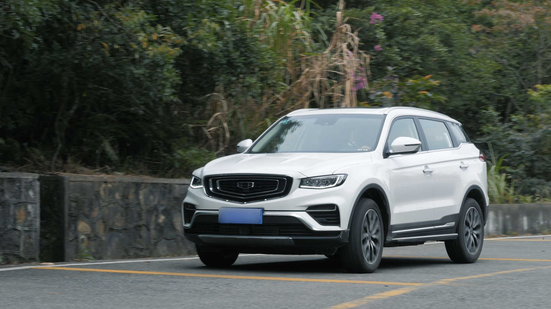 吉利全新suv博越x实车曝光,成都车展亮相