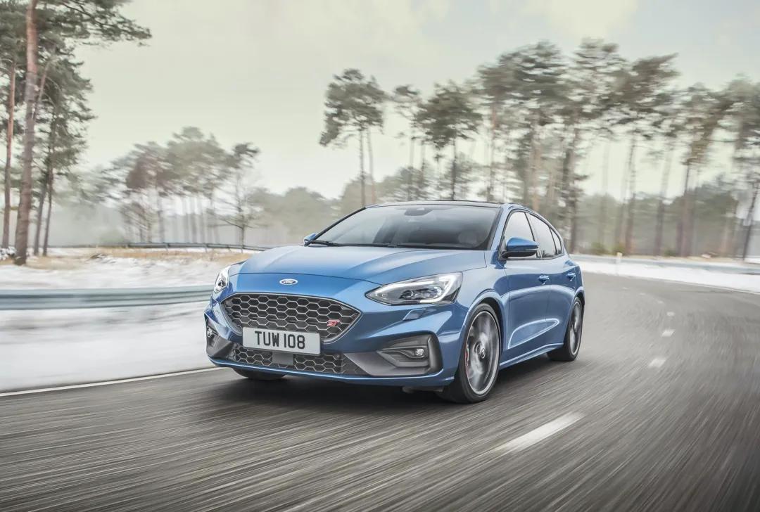 这几款车外观好看、操控出色，价格便宜适合大学生