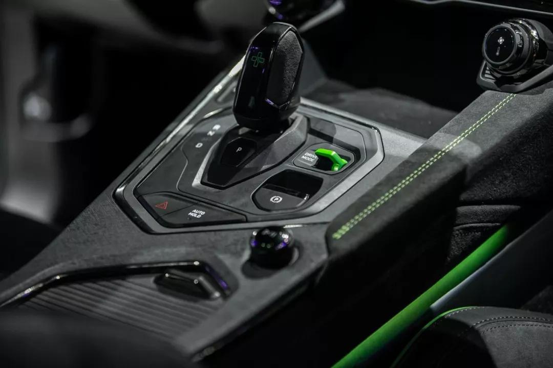 领克03+Cyan定制版亮相！网友：你就说要加多少钱吧？