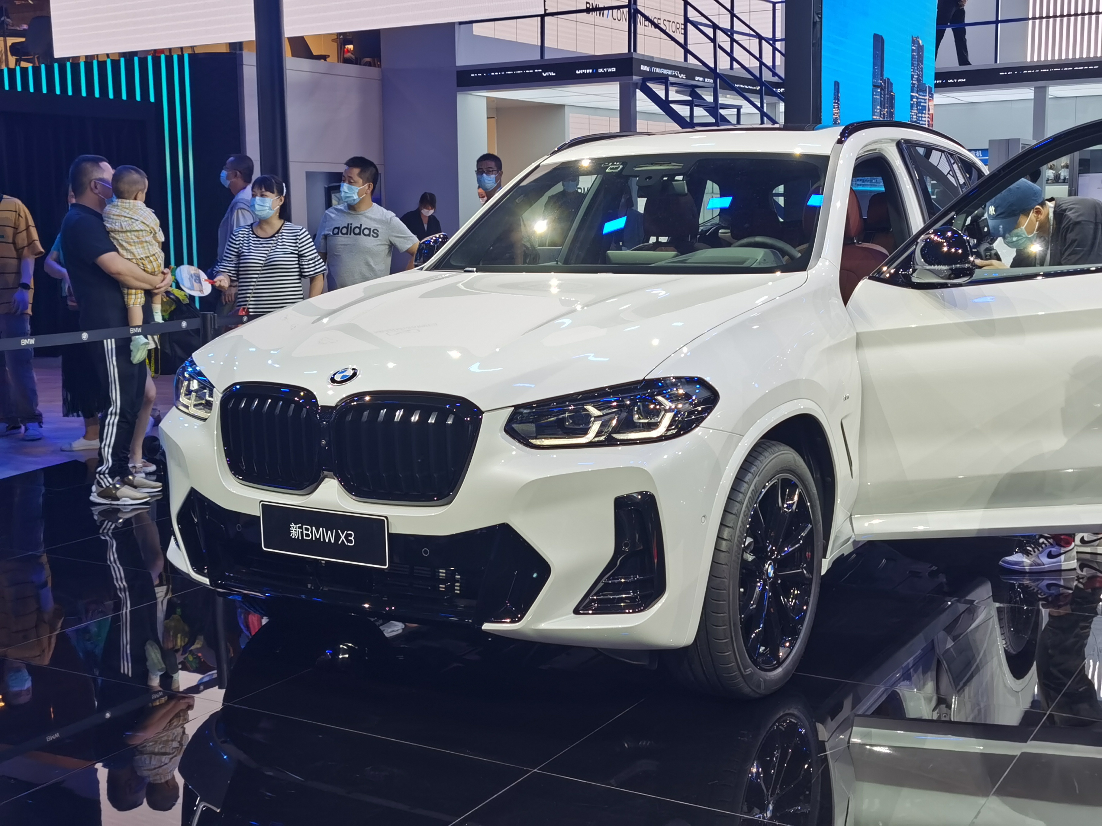 新增m曜夜套装,尺寸升级但有所减配,新款宝马x3 39.28万起售