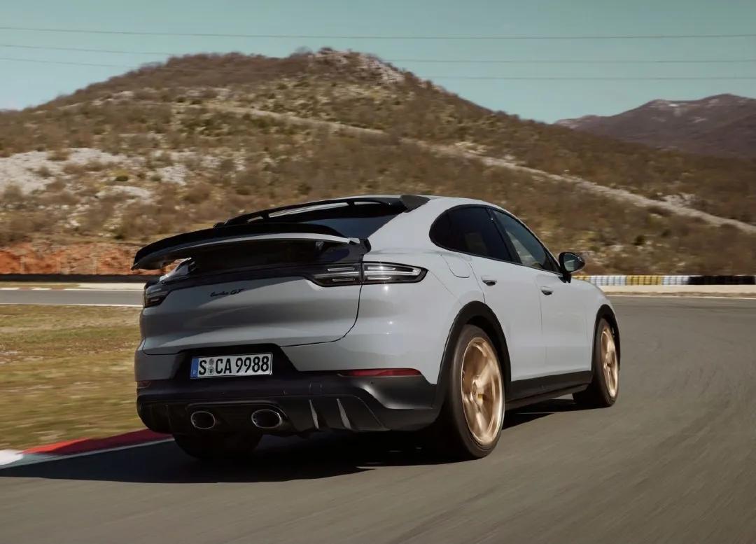 马力超过600匹、赛道圈速比超跑还快，这台保时捷SUV有点意思