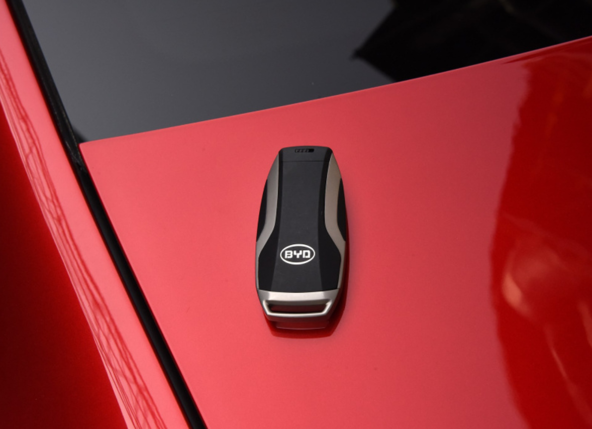 试驾比亚迪汉dm:西装暴徒?