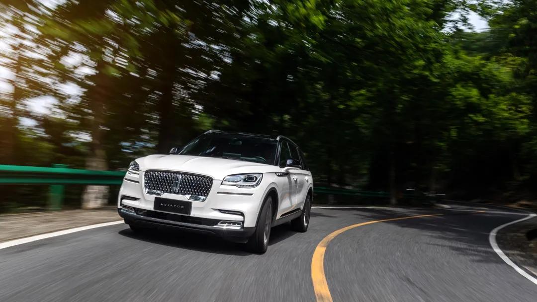 60万豪华中大型SUV，林肯飞行家和捷尼赛思GV80怎么选？