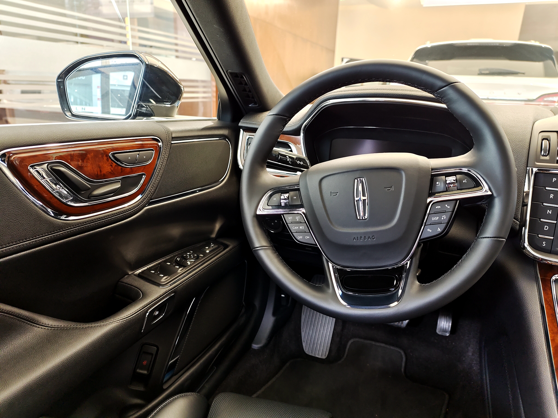 經(jīng)典美系豪華轎車 實(shí)拍林肯大陸尊享版 且買且珍惜