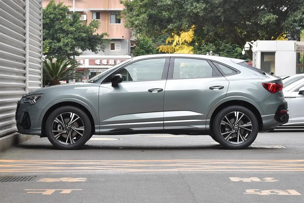 Audi Q3 Sportback vs BMW X1, how to choose! iNEWS