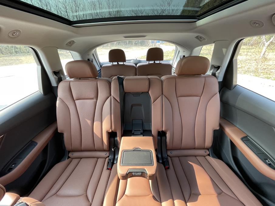 Audi Q7 interior real shots a 7seater SUV of its own style, especially like a firstclass