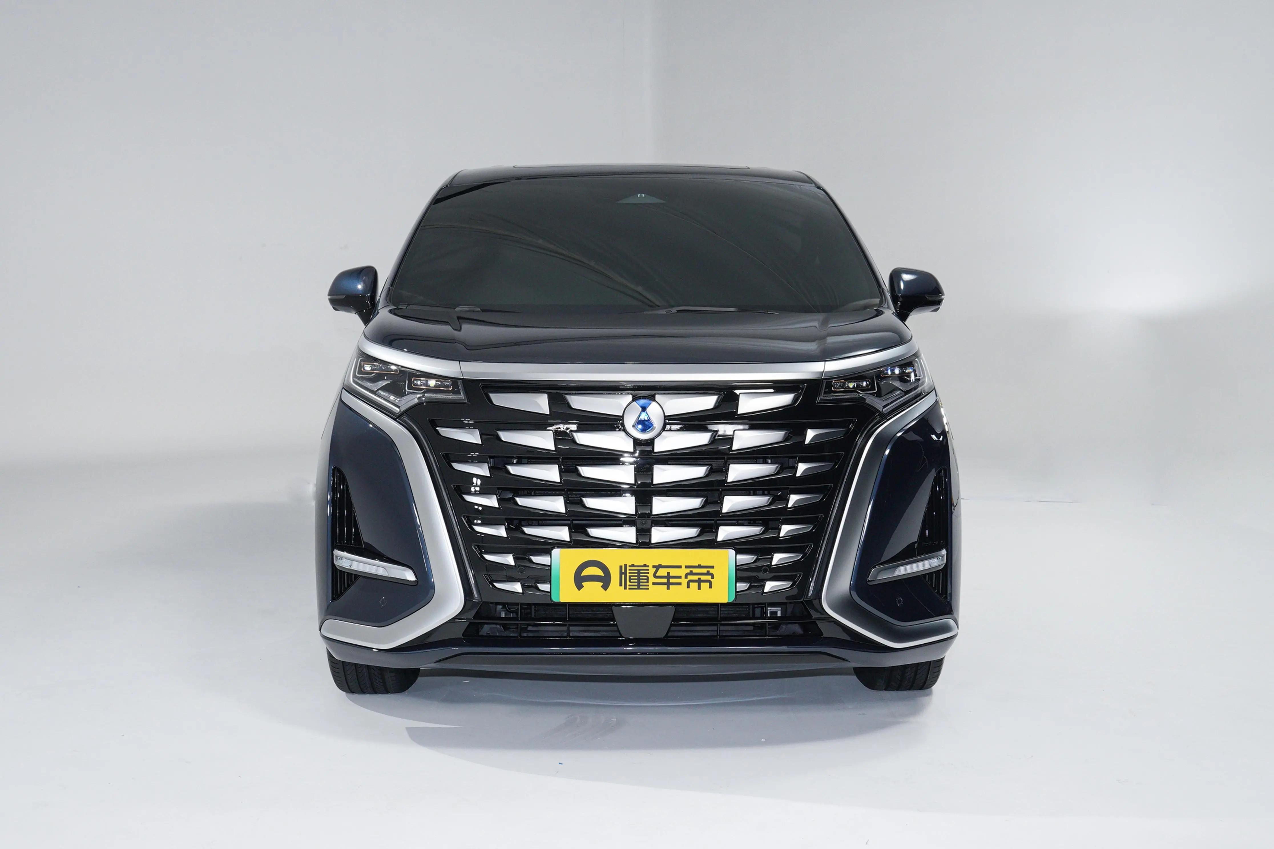 Equipped with panoramic sunroof + rear LCD screen + Dynaudio audio, let