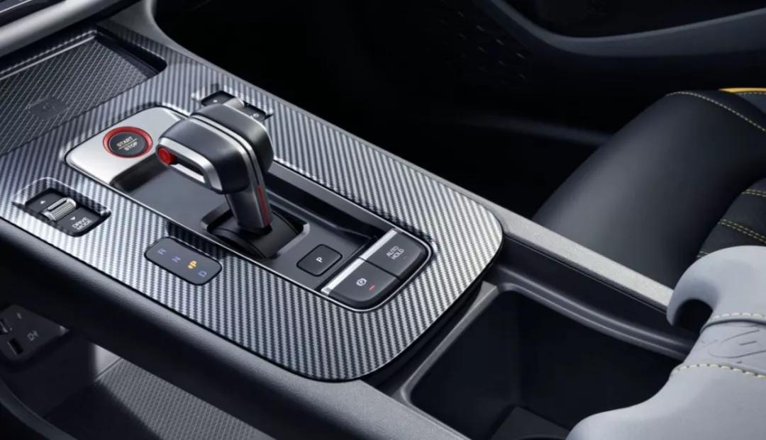 和思域比动力，和领克03比空间，影豹能引爆运动家轿市场吗？