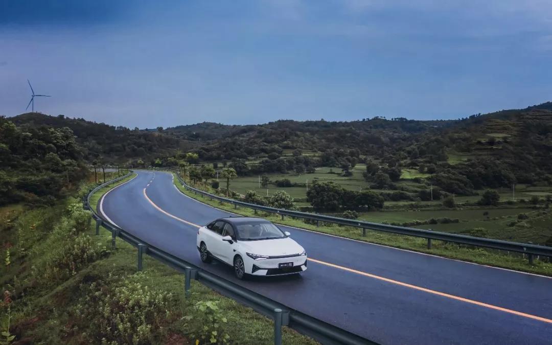 小鹏P5的竞争对手是AION S吗？20万纯电家轿你选谁？