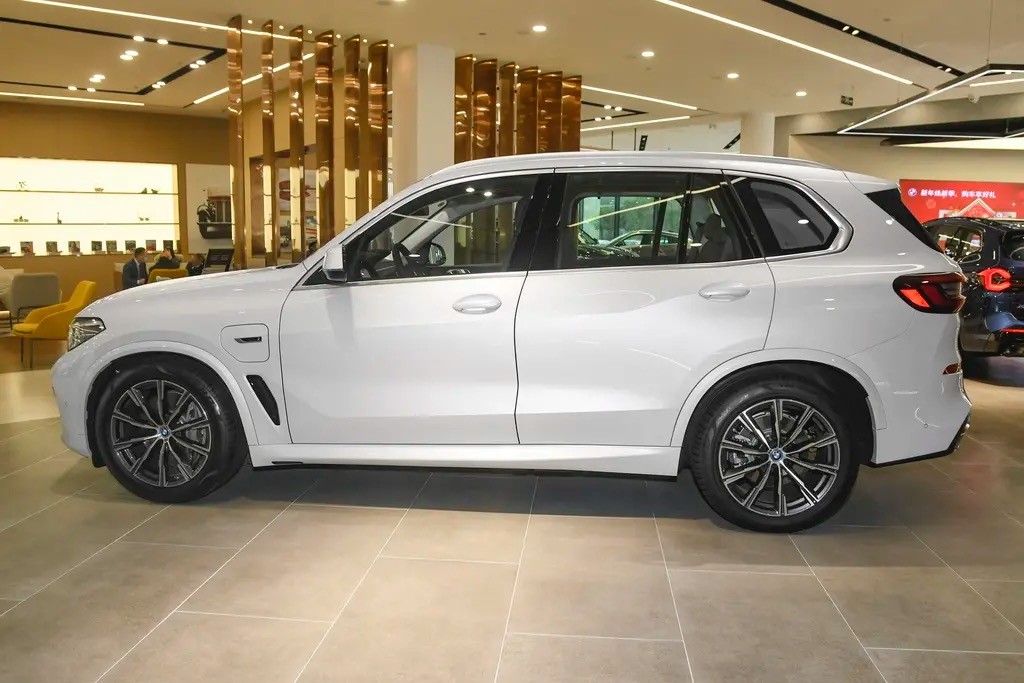 Pure imported luxury mid-to-large SUV, breaking 100 in 5.6 seconds, 2 ...