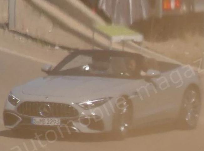 大燈眼神露兇光，軟頂敞篷很拉風，全新奔馳SL級無偽照片曝光