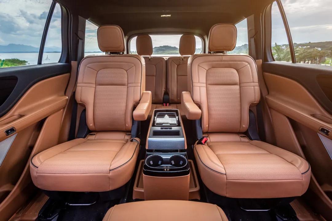 60万豪华中大型SUV，林肯飞行家和捷尼赛思GV80怎么选？