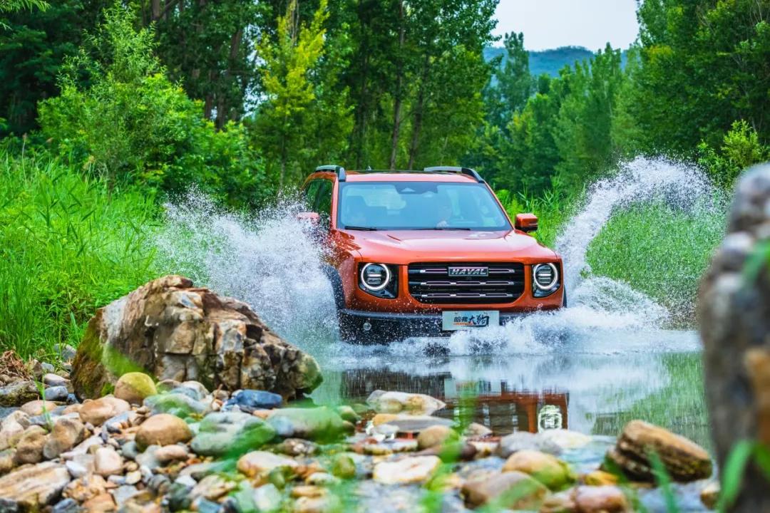 2.0T发动机+两把锁，十多万元的哈弗大狗能不能去野？