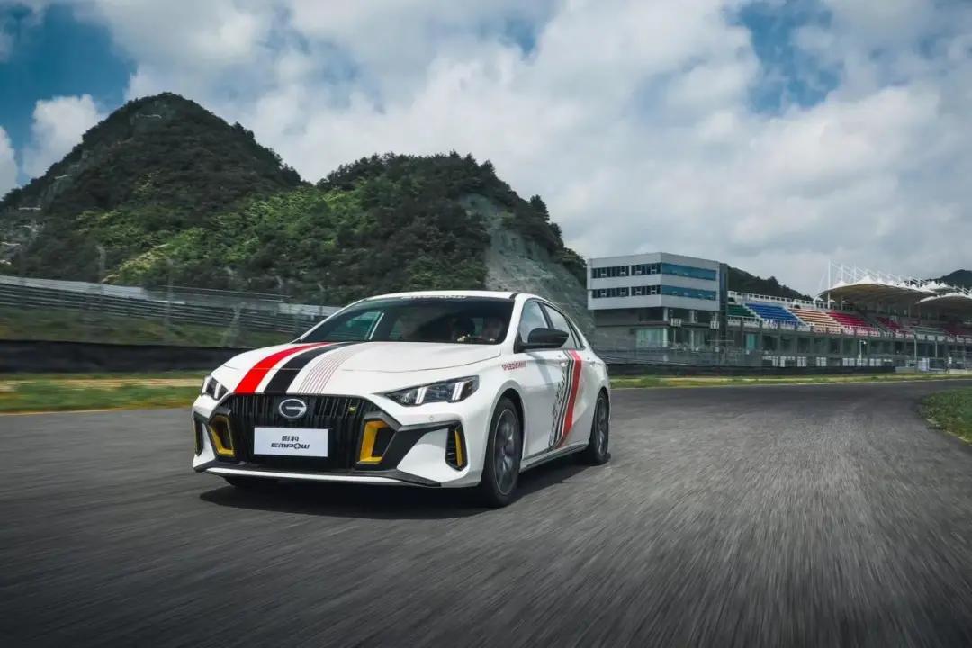 和思域比动力，和领克03比空间，影豹能引爆运动家轿市场吗？