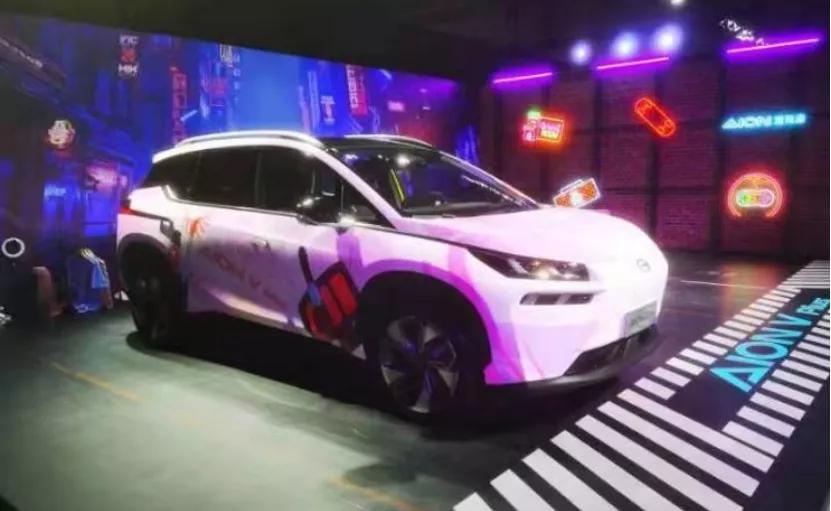 全新思域的细节图发布；全新宝马2系Coupe下线