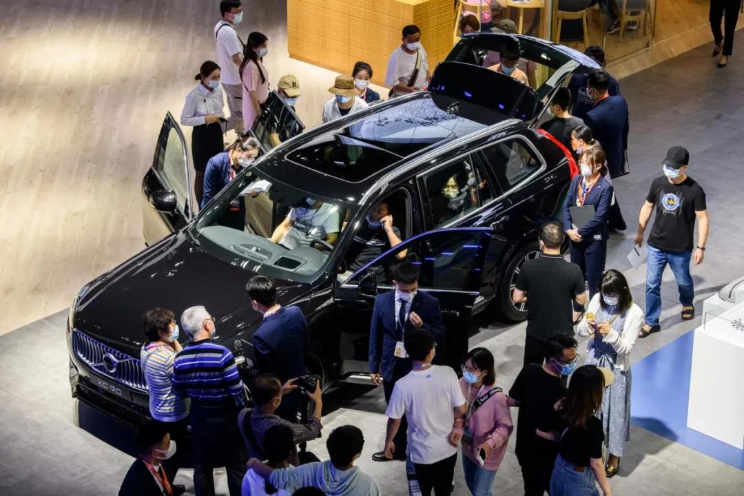 高圆圆在车展现场提车，沃尔沃凭何俘获国民女神的芳心？