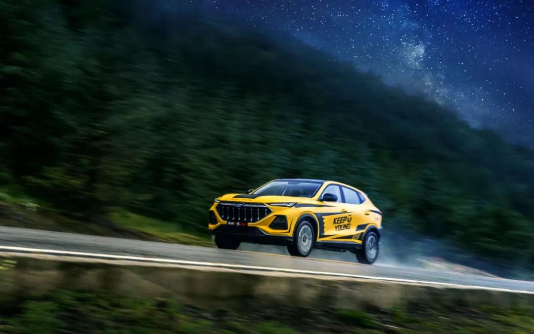 提供原厂双拼色，这台10万元级的“X5”不简单