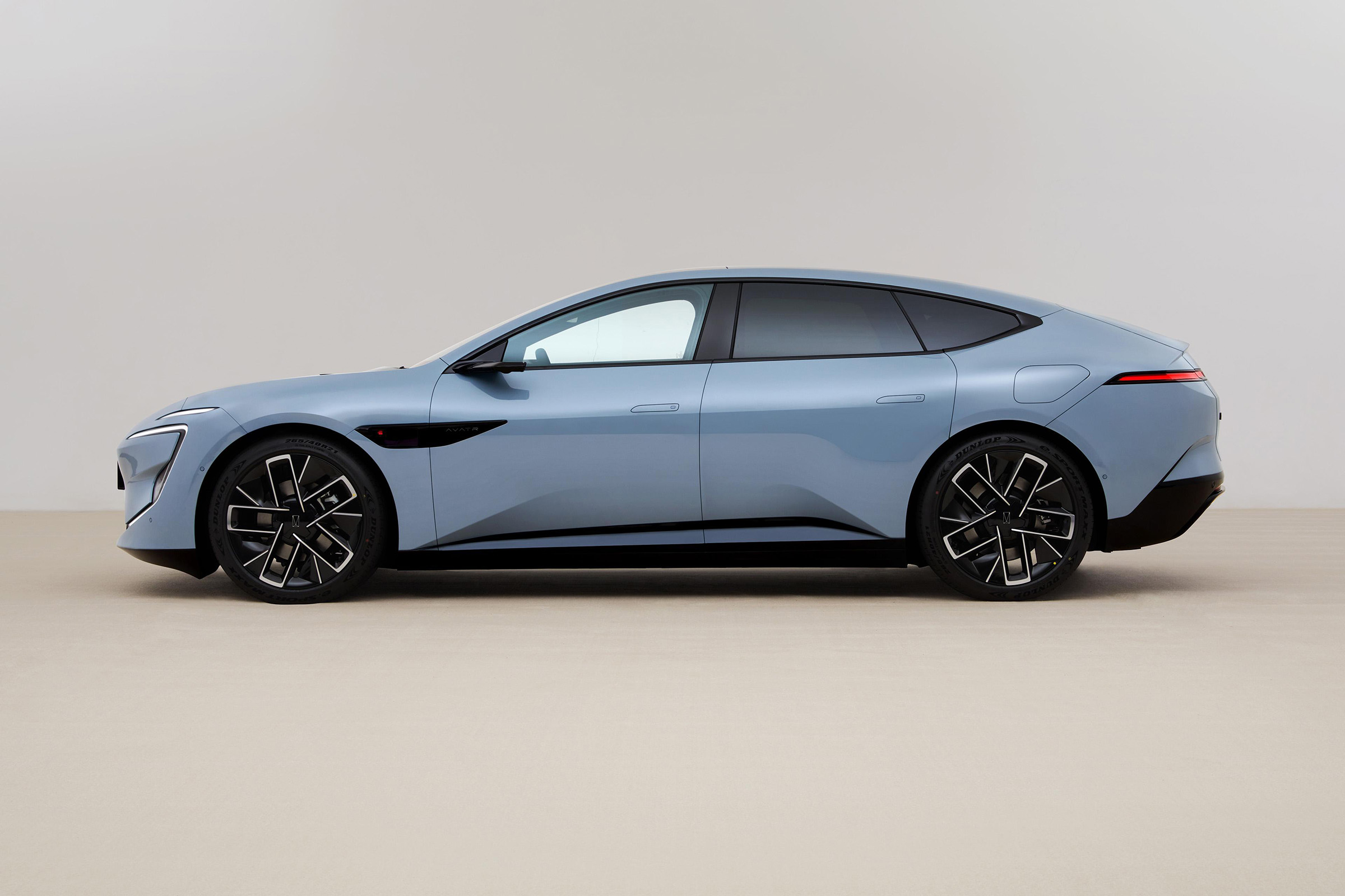 Financial Risk Analysis Behind Avatr's Antarctic Marketing Controversy