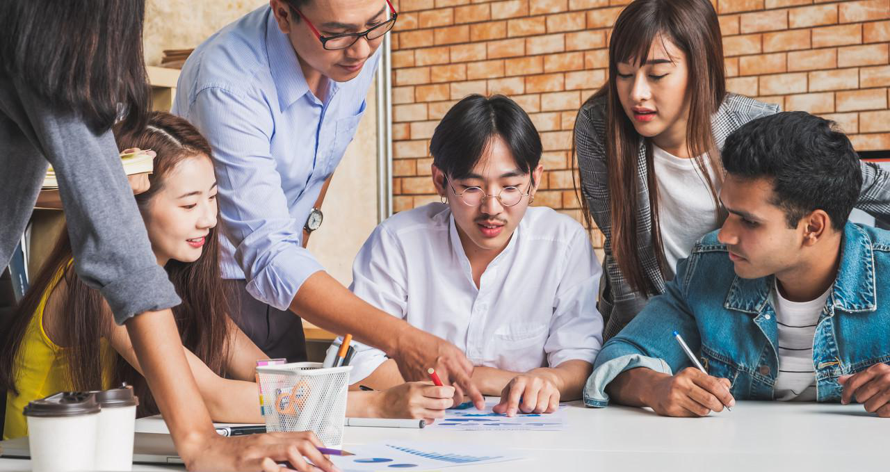 案例：马云曾一句话概括了创业的形势，普通人又该如何起步呢？