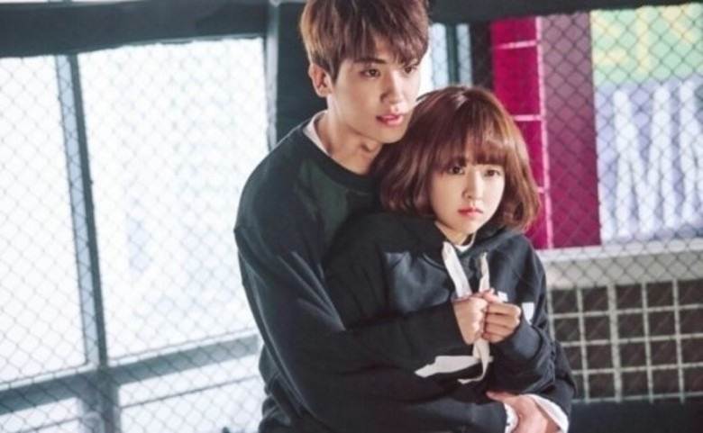 16歲合作李敏鎬，出道15年稚氣未減，31歲樸寶英憑學生裝扮獲贊