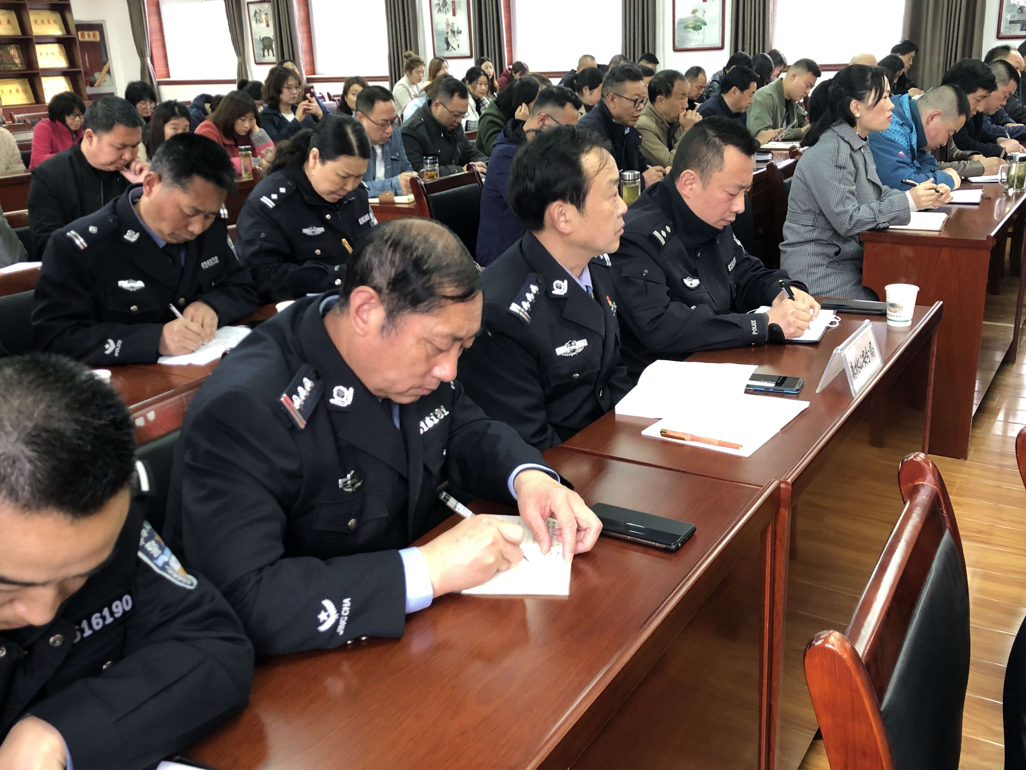 镇巴森林公安开展党史学习教育宣讲暨查纠整改部署会