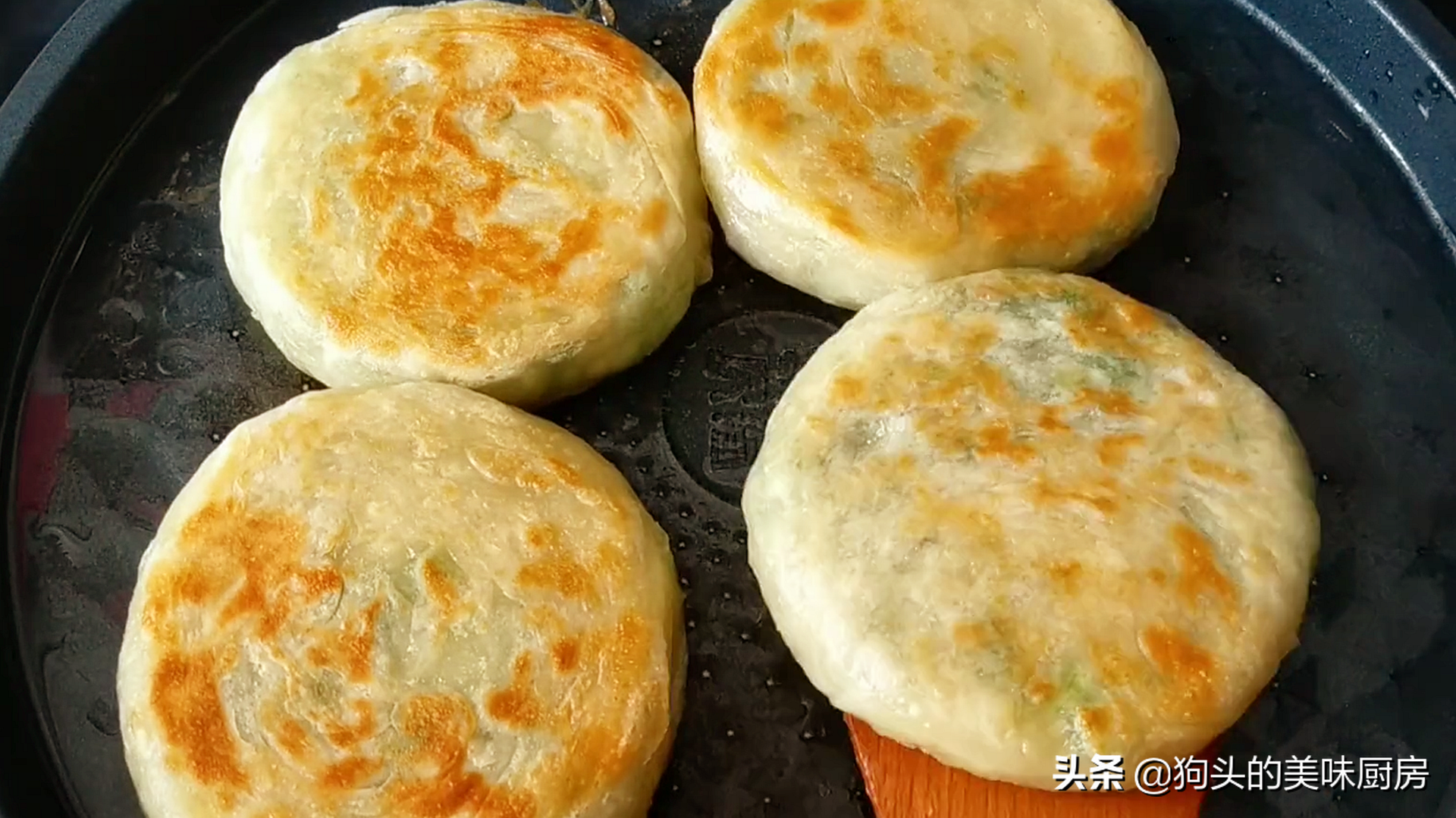 蔥油餅這樣做才外酥裡軟，和麵很關鍵，做對了比手抓餅還好吃