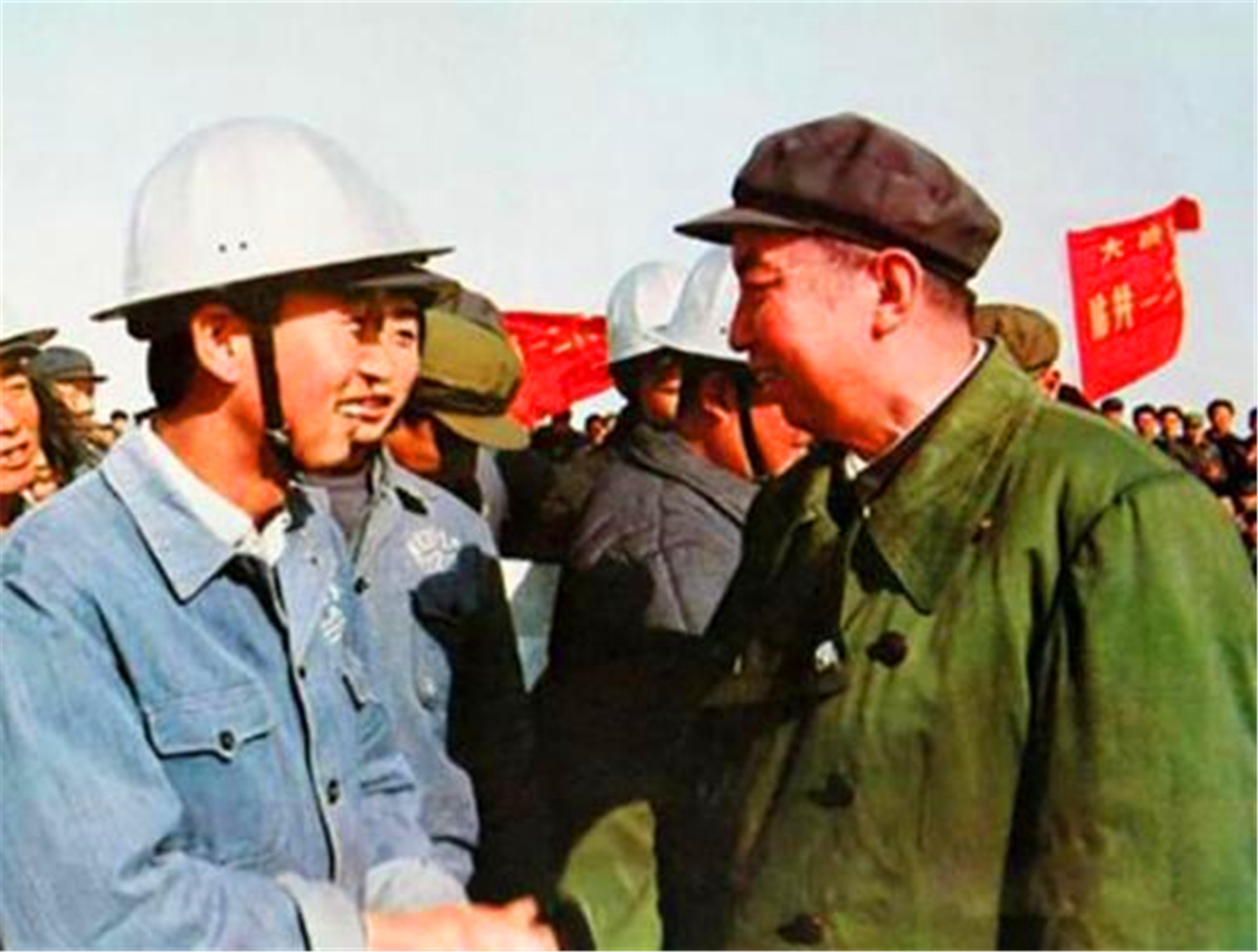 “铁人”王进喜47岁病逝，死后葬进八宝山，5个子女现状如何？