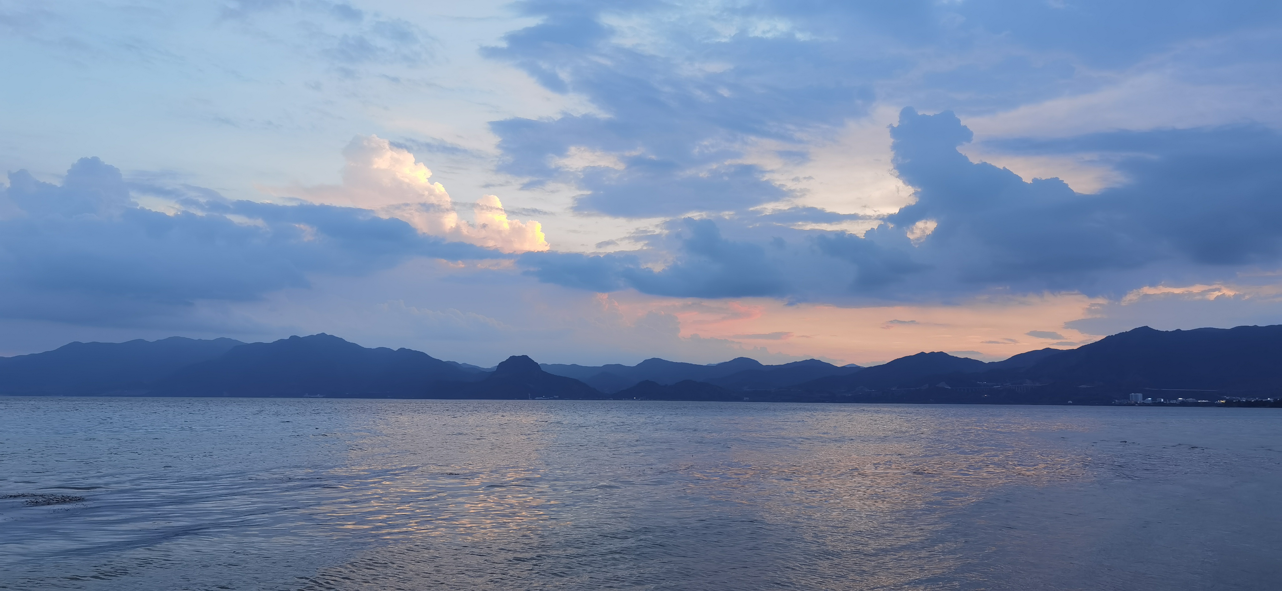 滇池不是瑶池,洱海不是大海,抚仙湖却是最仙最像海的地方