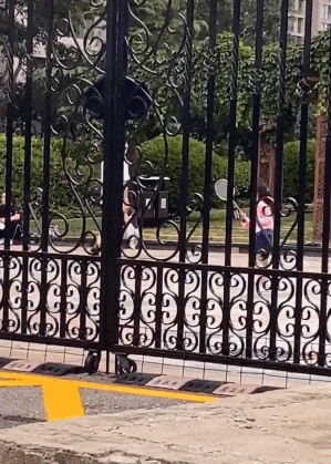 复合了？疑贾乃亮李小璐与杜江夫妻一同旅游，视频中出现两人声音