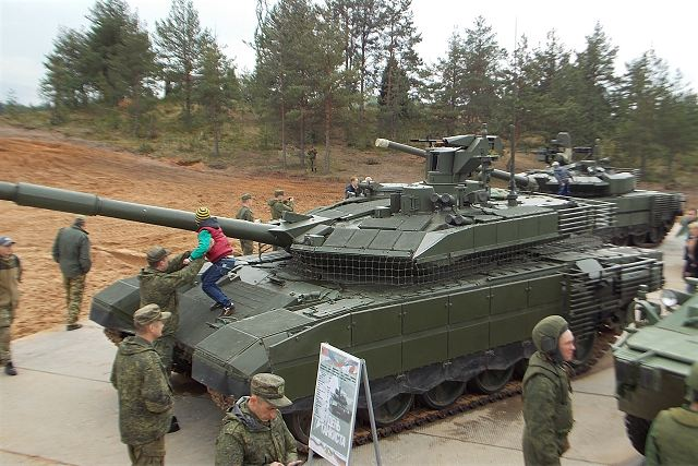 俄军向南部边境增派数百辆T-90坦克，这是在警告北约不要轻举妄动