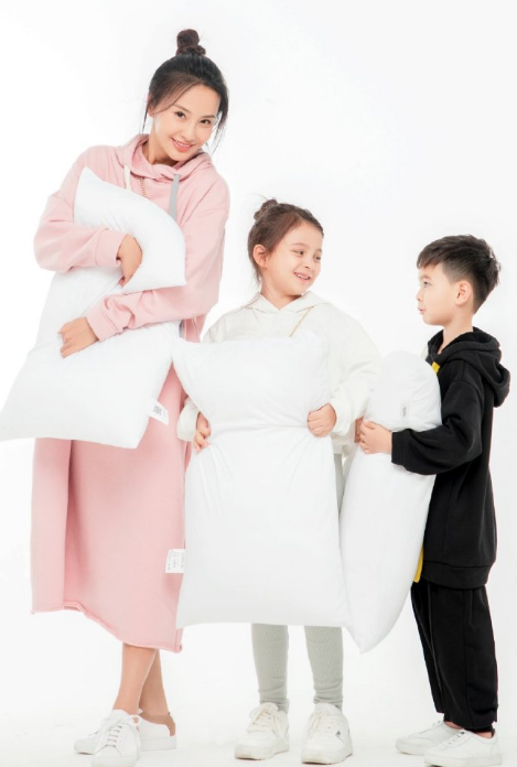 馬雅舒女兒迎來7歲生日，米雅近照暴風長高，大眼雙眼皮顏值超高