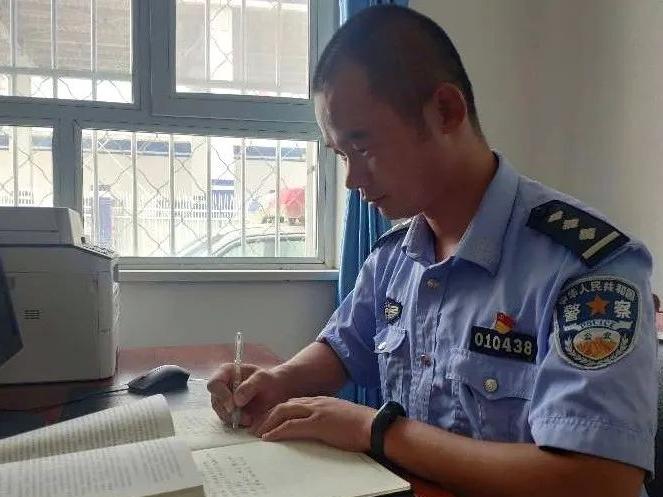 【大漠胡杨】两身戎装，搏一生荣光
