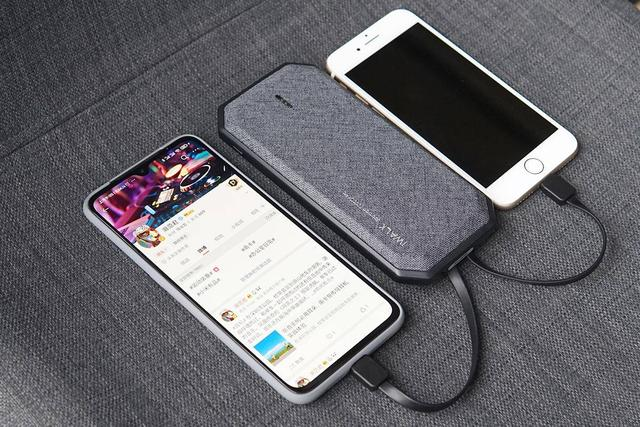 拯救用电恐慌的双机党，iWALK自带线充电宝实战体验