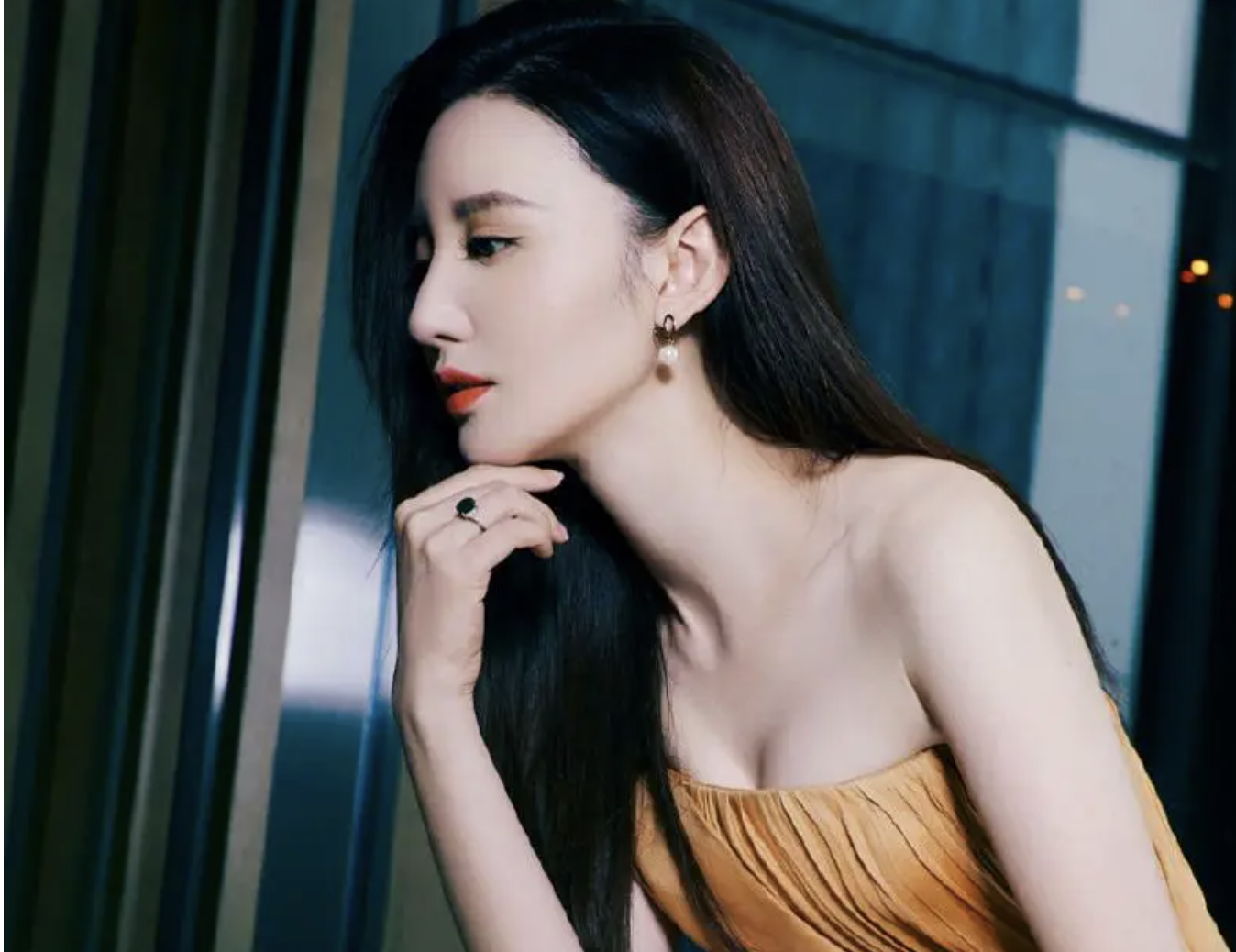 Zhang Meng interviews " to turn over " : Lady of rich and powerful family, those who go all out is a man far from