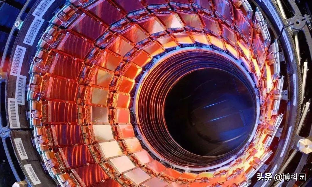 大型强子对撞机发现：反氘核反物质，或将能发现“暗物质”信号