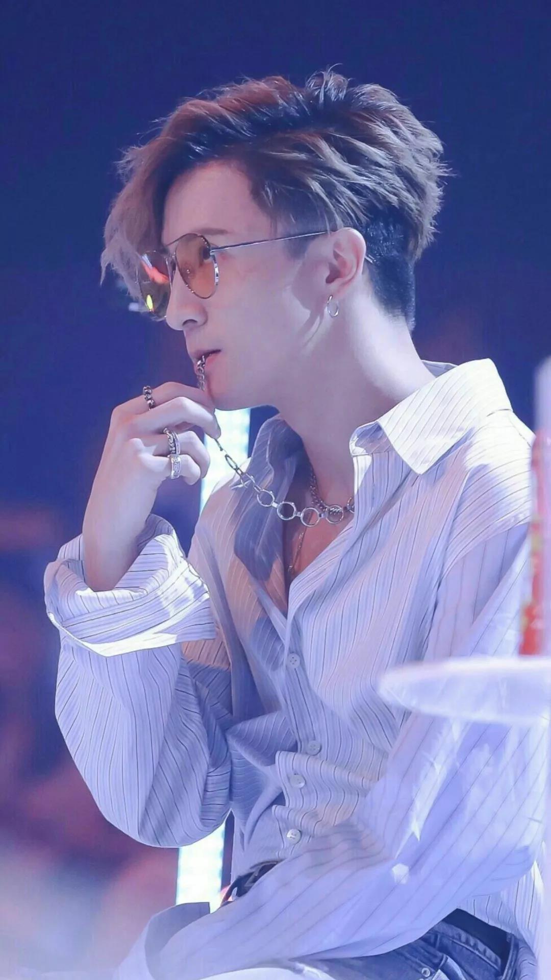 薛之谦手机高清壁纸丨我喜欢你,穷极所思,可赴万里.