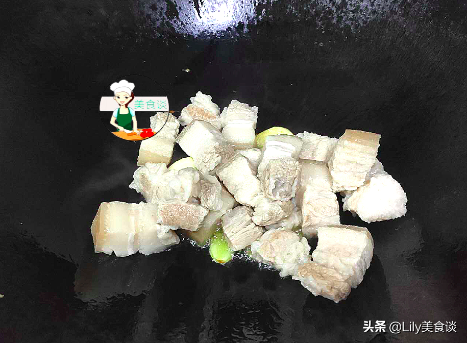 紅燒肉的家常做法，不炒糖色、不加大料，簡單一燜，色澤紅亮鮮香
