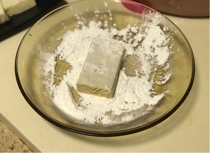 香煎豆腐，先粘淀粉还是先粘蛋液，别弄错了，不然粘锅，还不入味