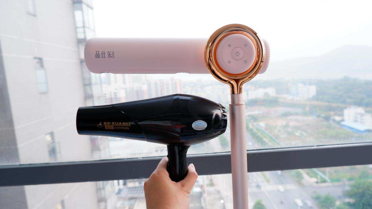 一招解决吹发难干劳累，你只需拥有品仕乐立式吹风机