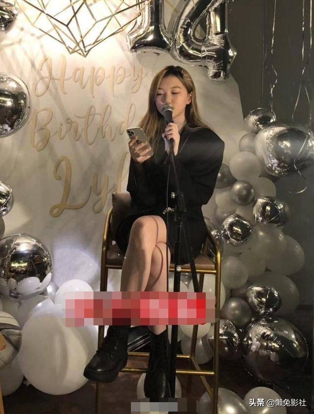 许久不见的李嫣现身14岁生日，亭亭玉立金发抢眼